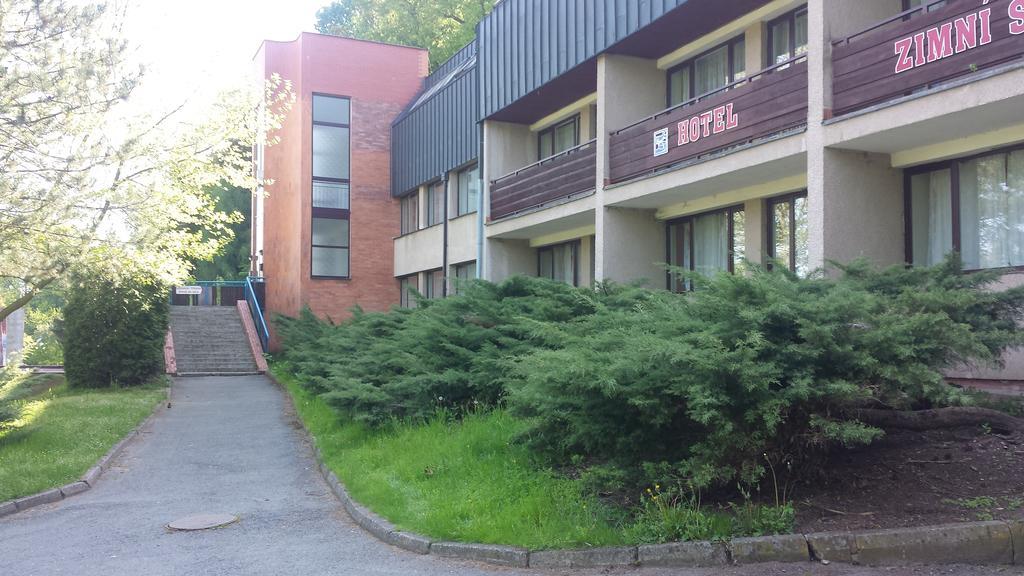 Hotel Zimni Stadion Náchod Buitenkant foto