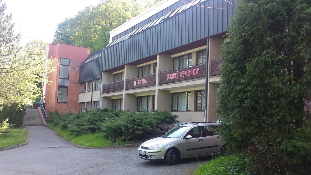 Hotel Zimni Stadion Náchod Buitenkant foto