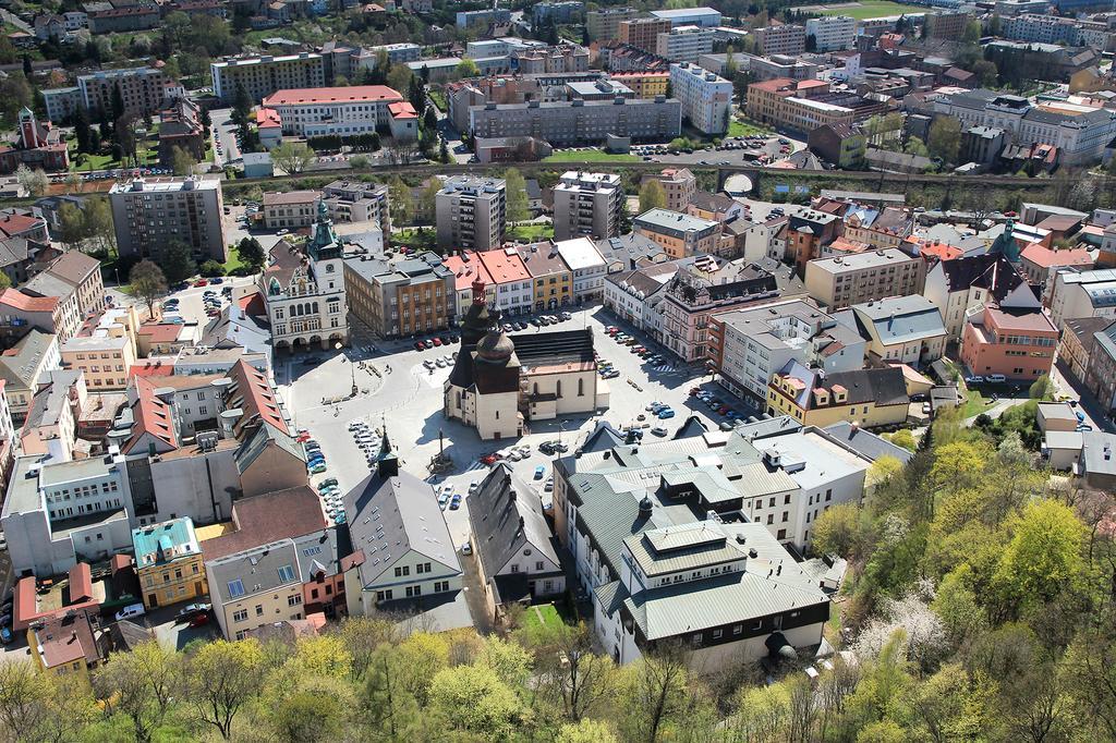 Hotel Zimni Stadion Náchod Buitenkant foto