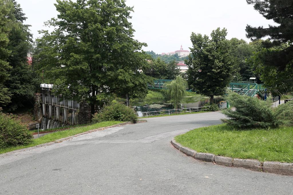 Hotel Zimni Stadion Náchod Buitenkant foto